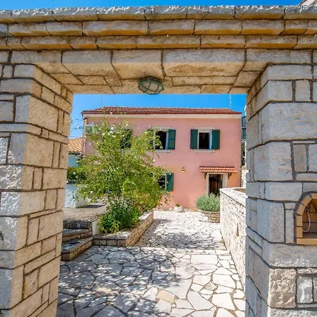 Willa Sterna House Paxos